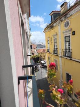 Studios of the Panteão, 2nd floor, Lisbon (photo 4)