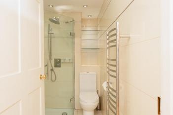 TFF High-Class & Central & Spacious Top Floor Home, Bath (fotografie 5)