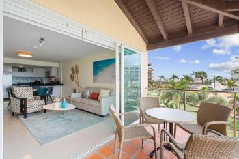 Beachfront - Deluxe View 1BR condo - E323-2, Palm-Eagle Beach (photo 4)