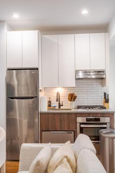 Stylish 3BR 2BA East Village Apartment Steps from Tompkins Square Park, New York (Foto 3)
