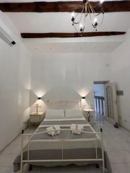 Varriale Apartaments 2,0 free parking for small cars only, Neapel (Foto 4)