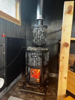 Sauna, tupa ja poreallas joen varrella, Pori (fotografie 5)