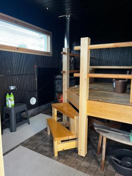 Sauna, tupa ja poreallas joen varrella, Pori (fotografie 3)