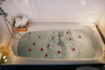 Light-Filled Gem Bathtub 200m tram bus Wi-Fi, Helsinki (foto 3)