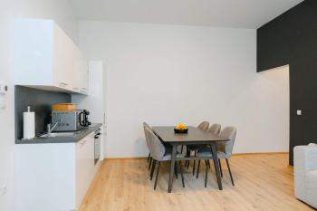 Homey 2BR perfect for 4-6 metro close to Naschmarkt, Viena (foto 3)