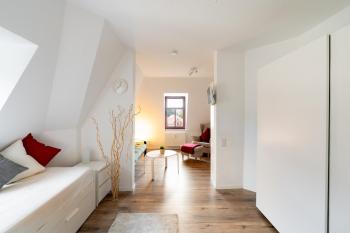 Gemütliche barrierefreie Dachgeschosswohnung, Drážďany (fotografie 4)
