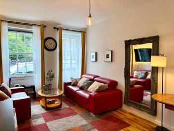 Stylish 2BR Grassmarket Flat with Castle Views & PS5, Edinburgh (Foto 2)