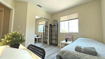 Blue Private Room near BMO Stadium USC and K-Town, Los Angeles (fotografie 2)