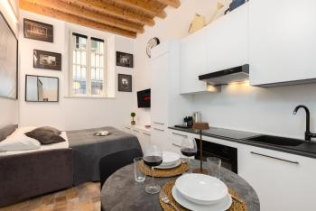 Città Alta Home - 5min from BGY Airport-AC-WiFi, Bergamo (photo 2)