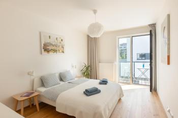 Contemporary apartment with garage parking, Prague (photo 2)