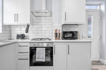 Four Bedroom House by Brookland Stays Serviced Accommodation Short Lets Manchester with Free WiFi, Manchester (photo 3)