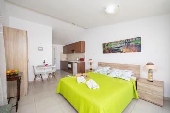 Akamantis, Lachi (foto 3)
