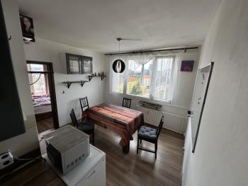 Private rooms, stunning city views, top-floor with balcony, bathtub, Internet, coffee, Prag (Foto 2)