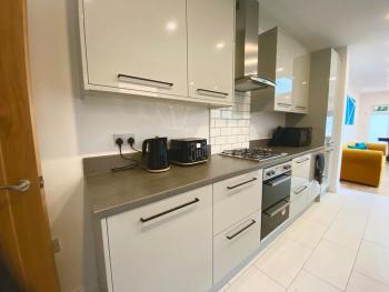 Work-Friendly Four Bedroom Getaway - Free WiFi -Sleeps 9, Birmingham (fotografie 5)