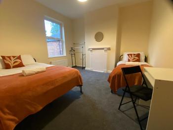 Work-Friendly Four Bedroom Getaway - Free WiFi -Sleeps 9, Birmingham (fotografie 4)