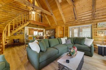 Covered Deck, Private Acreage Log Cabin in Pine, Pine (foto 3)