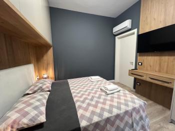 Dennys Apartment New Bazaar Delight Premium, Tirana (Foto 3)