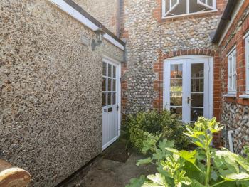 Pebble, Holt (photo 3)