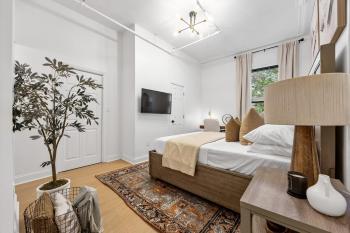 2BR and 2BA in Historic Brownstone near Subway, New York (Foto 4)