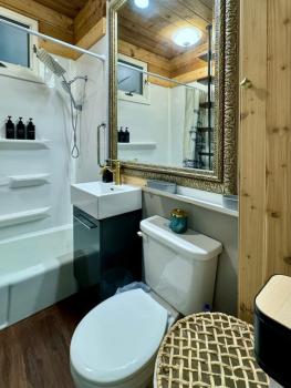 Comfy, Close to Downtown with Lake & Lift Bridge Views, Duluth (photo 2)