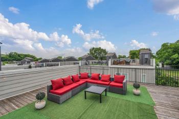 Large Home with Rooftop & Views Sleeps 12, Нэшвилл (фото 5)