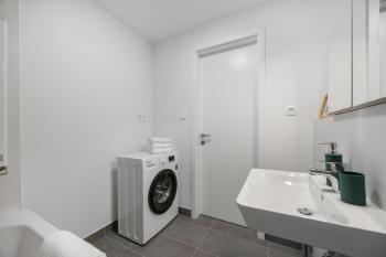 Stylish apartment in Klingerka residence, Bratislava (fotografie 2)