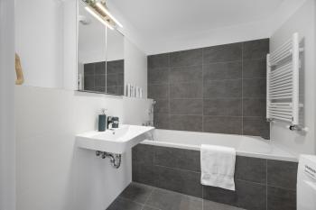 Stylish apartment in Klingerka residence, Bratislava (fotografie 4)