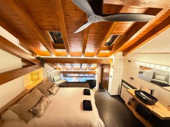 Lo Attic, Sort (foto 3)