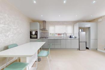 Lovely 2 Bed With Backyard 20 Min to Tooting Station, London (photo 2)