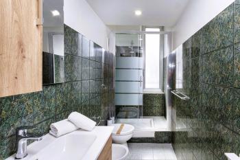 GuestHost - Metro Dinegro - Comfy Apartment, Janov (fotografie 5)