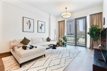 Stylish 1 BR in Canal Front with Pool and Gym Access, Dubai (photo 2)