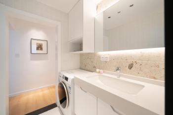 EHUB - Super Luxury Apt at the Bund Area with Big Balcony, Surrounded by Shopping & Dining, Shanghai (foto 2)