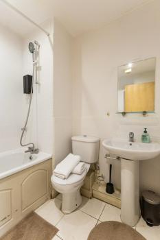 Spacious 2-Bed Apartment Opposite Santry Park & 10 Min Away from Airport, Dublin (fotografie 5)