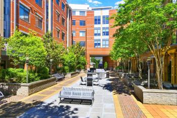 Comfort & Convenience in Trendy Crystal City Loft, Arlington (foto 4)