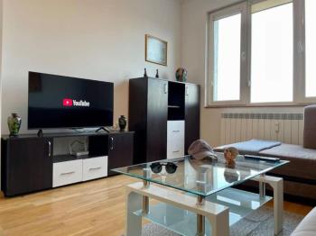 2BD on Vitosha Street by Cosher, Sofia (photo 3)