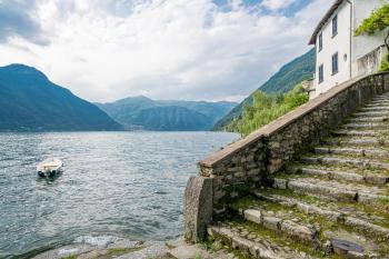 GuestHost - Lovely studio with balcony a few mt from the lake, Nesso (foto 4)