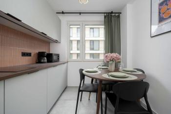 Large Apartment in Wrocław Center on the Market with 3 Bedrooms and Balcony by Noclegi Renters, Breslau (Foto 4)