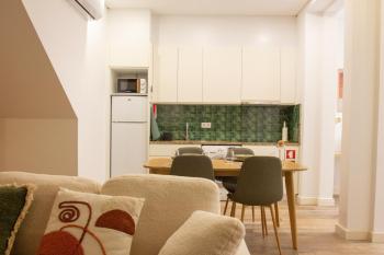 Peaceful & Spacious 2BR w Private Patio & BBQ, Oporto (foto 2)