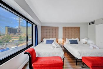 Stay Together Suites - Condominium Sleeps 9 With Strip View - NO RESORT FEES, Las Vegas (photo 2)
