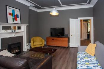 Modern, Light-filled and Sleek West End Apartment, Glasgow (Foto 4)