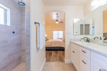 King Bed - Hot Tub, 3 Queens, Home away from home, Yuma (foto 4)