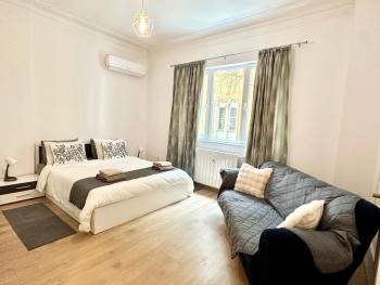 Spacious 1BR Apartment in Central Sofia, Next to University, Sofía (foto 2)
