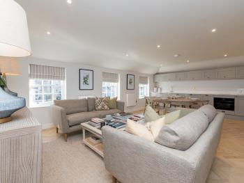 Pass the Keys Stunning Coach House in Central Bath with parking, Bath (photo 4)