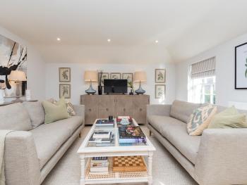 Pass the Keys Stunning Coach House in Central Bath with parking, Bath (photo 3)