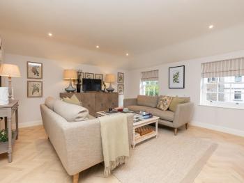 Pass the Keys Stunning Coach House in Central Bath with parking, Bath (photo 5)
