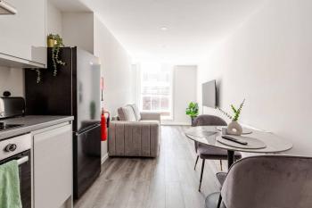 1-Bed Apartment With Sofa Bed in City Centre, Steps from Bold Street and Nightlife, Liverpool (photo 2)