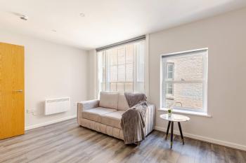 Bright 1-Bed Apartment In City Centre Liverpool, Liverpool (photo 3)