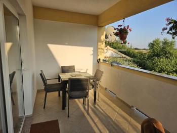 Apartment in Nin with Terrace, Air conditioning, Wi-Fi (3722-1), Nin (Foto 2)