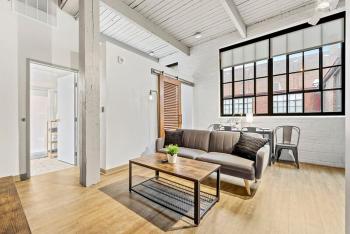 Charming DT Loft l Parking l Fast Wi-Fi l Café, Cleveland (foto 3)
