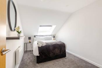 2-Bed Apartment with Sofa Bed, Sleeps up to 6, Perfect for Groups & Familie, Liverpool (photo 5)